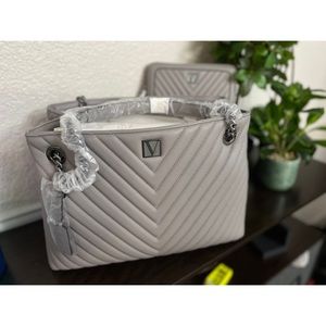 NWT The Victoria Shoulder Tote and Matching Wallet in Light Pepper